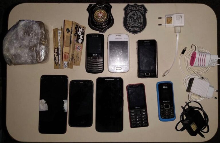 Homem de 26 anos é preso depois de despachar via Correios 08 celulares e meio quilo de crack para um detendo no presidio de Ituiutaba; a prisão ocorreu no Bairro Universitário