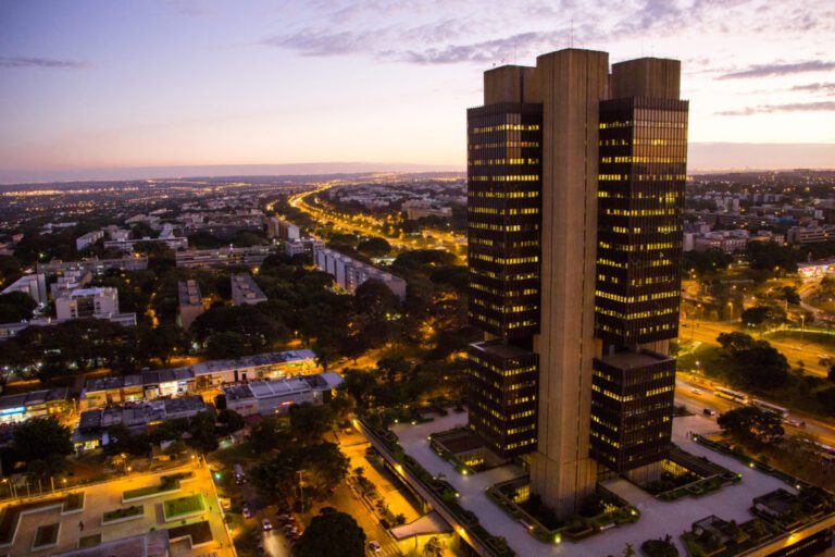 Economia Atividade econômica recua 10,94% no segundo trimestre