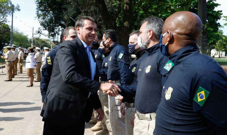 Governo abrirá mais 2 mil vagas para a PRF, diz Bolsonaro