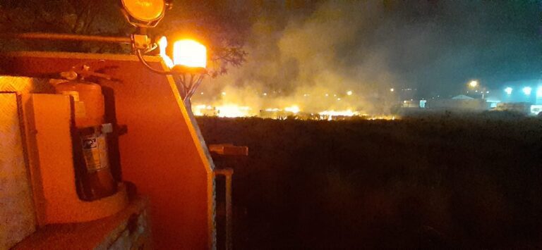 CBMMG combate mais incêndio em lote vago na cidade de Ituiutaba, veja detalhes