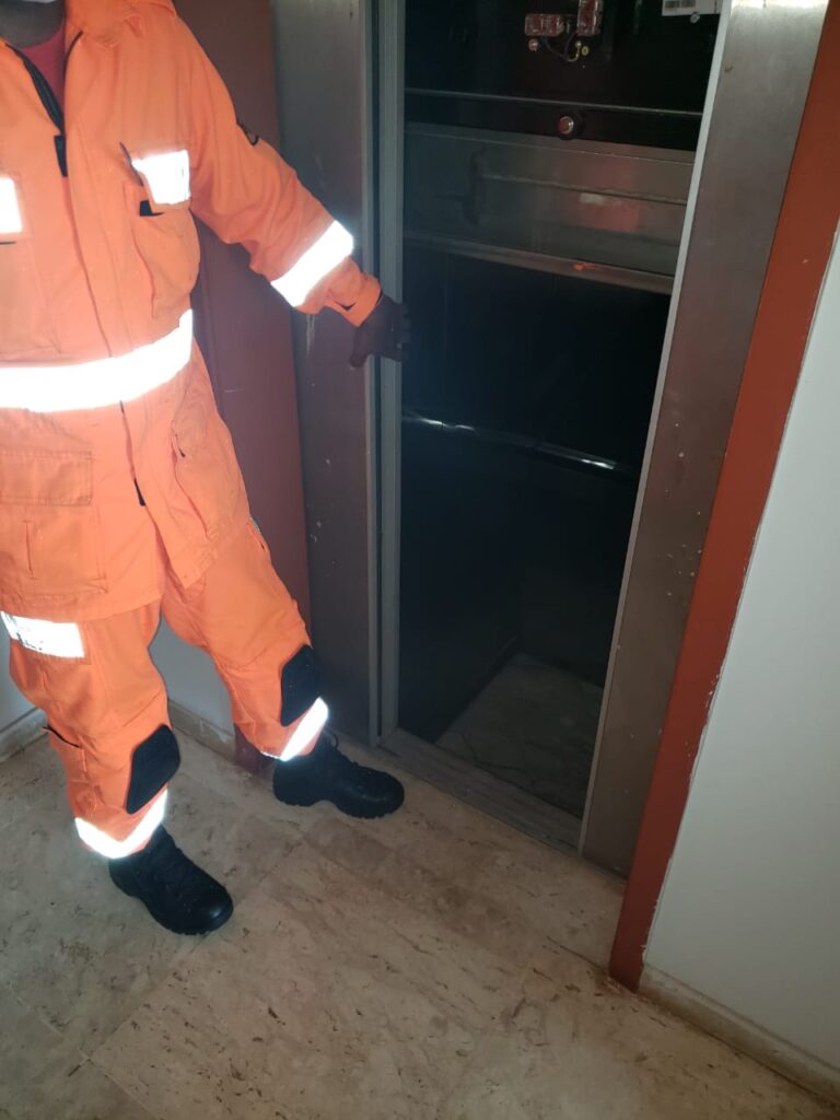  Após queda de energia elétrica, vítima fica presa dentro do elevador da Secretaria Municipal de educação de Ituiutaba