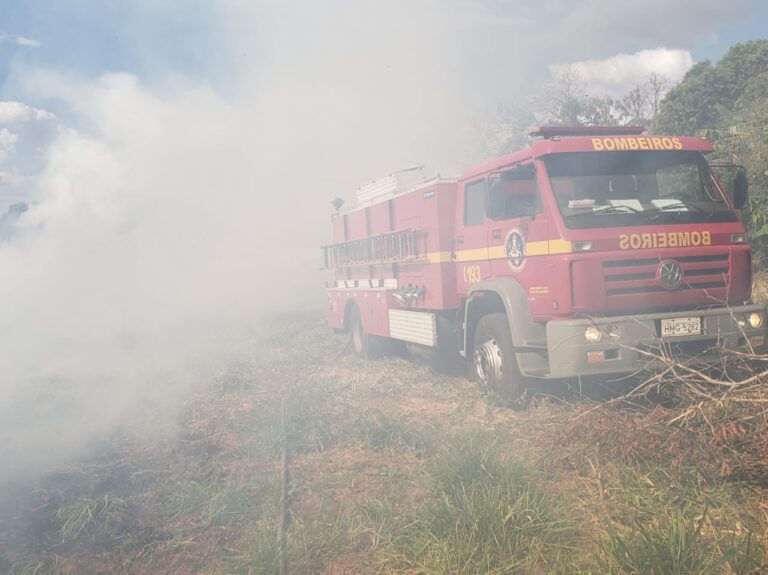 CBMMG combate incêndio no antigo Clube Ipê, em Ituiutaba (MG)