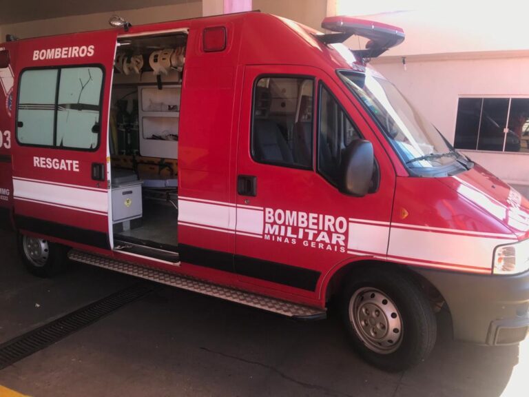 Idosa é resgatada pelo CBMMG após sofrer queda da própria altura em Ituiutaba
