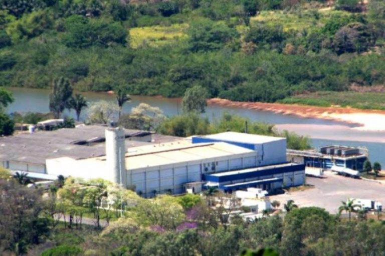 CBMMG realiza vistoria no frigorifico que ocorreu desabamento de teto deixando vítimas gravemente feridas em Ituiutaba