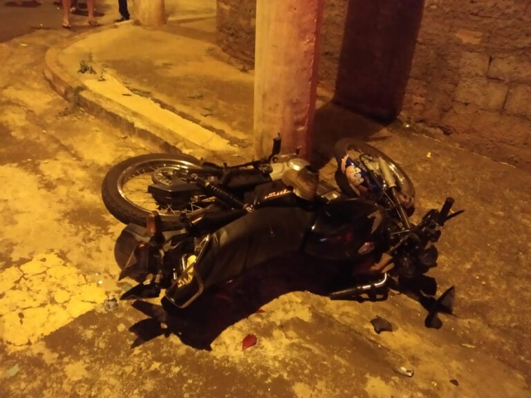 Adolescente de 16 anos bate moto contra poste de iluminação pública tentando fugir da Polícia com bucha de maconha em Ituiutaba (MG)