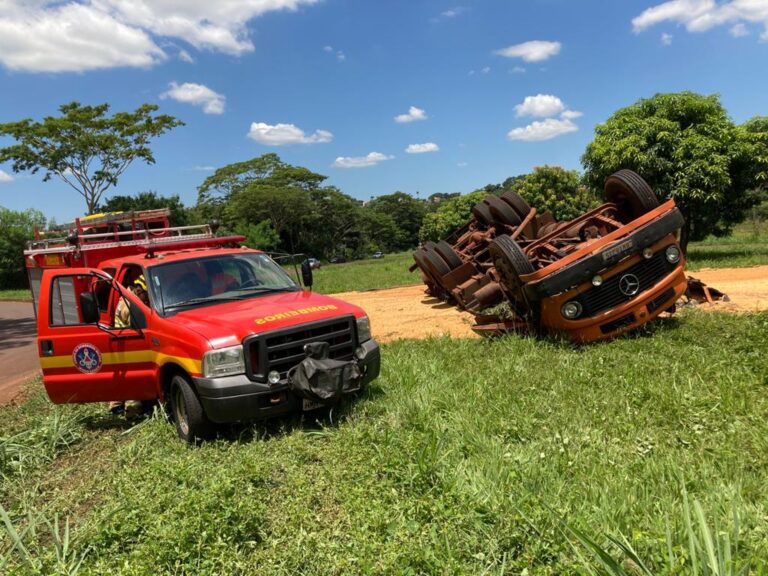 Motorista morre em acidente com caminhão no Trevo de Capinópolis (MG)