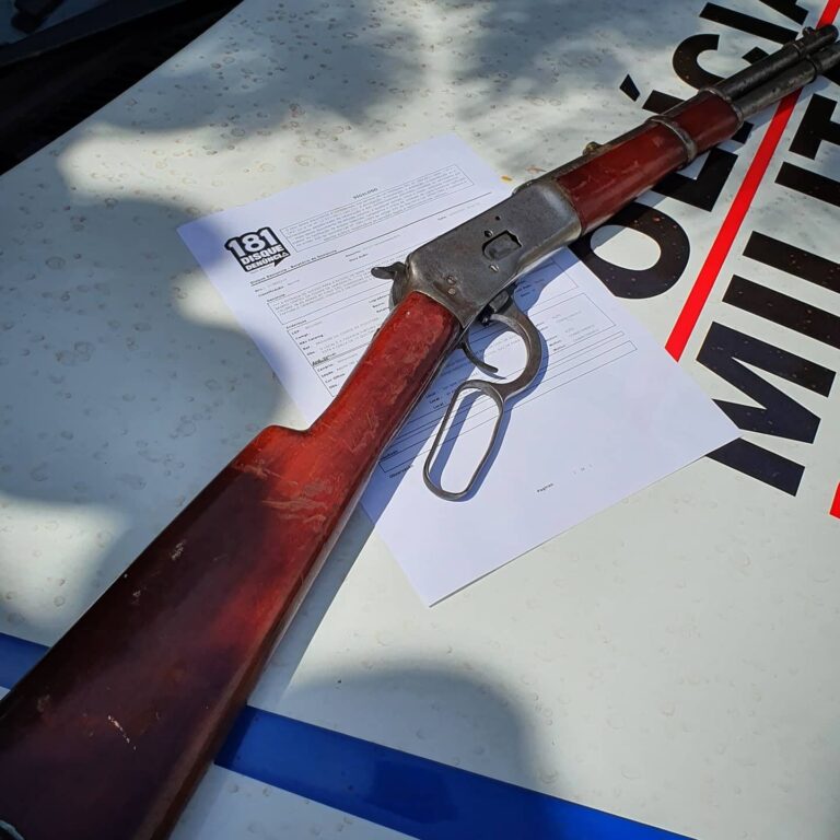 Homem de 50 anos é preso por posse ilegal de arma de fogo, em Gurinhatã (MG)