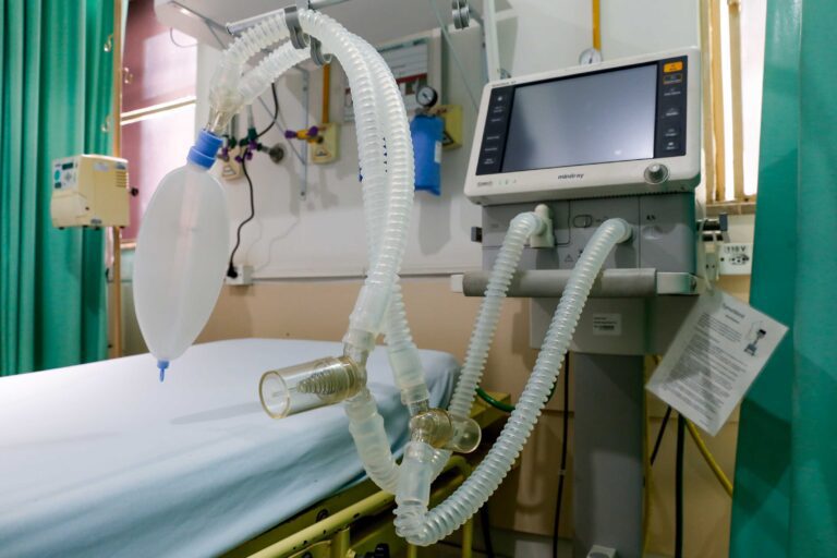 Pacientes com necessidade de internação para tratamento da covid-19 vêm sendo transferidos para diferentes regiões do estado, diz governo do estado de MG