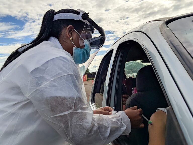 Drive-thru de Vacinação receberá nesta quarta (03/03), idosos de 84 anos de idade