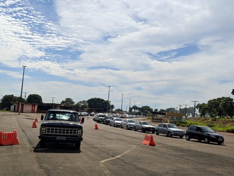 Drive-thru de Vacinação nesta quarta (24) será para idosos de 76 anos