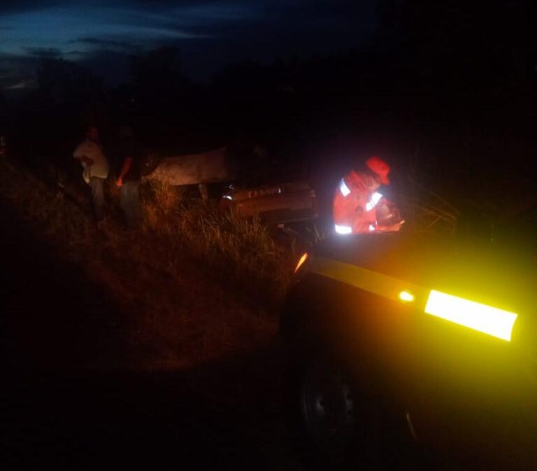 Após provocar acidente na MGC-497 em Prata (MG), condutor de caminhonete é conduzido com suspeita de embriagues