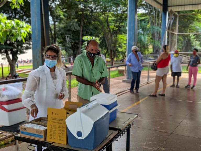 Vacinação nesta terça (30) será para idosos de 71 e 72 anos em quatro pontos de Ituiutaba