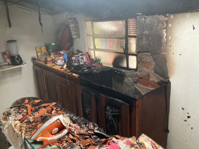 CBMMG é acionado para combater incêndio em residência no Centro de Ituiutaba (MG)