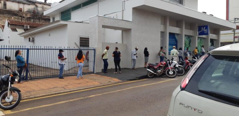 Procon notifica empresa por abordagens a idosos em fila de banco para oferecimento de empréstimos