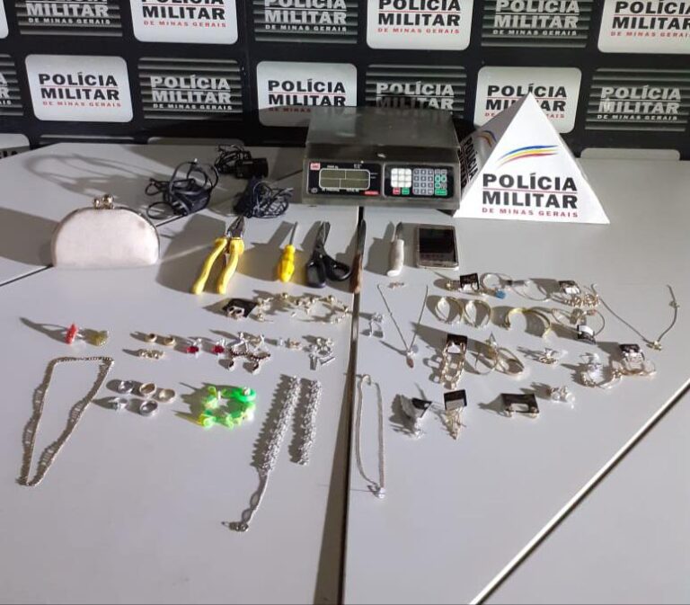 Casal é preso pela PMMG no Centro de Ituiutaba com 36 semijoias produto de furto