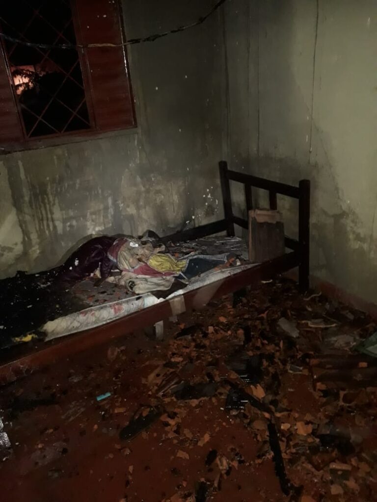 Residência é danificada por incêndio no Bairro Sol Nascente 2, em Ituiutaba