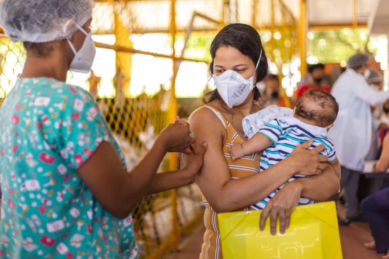 Minas Gerais recebe 336.514 doses de vacinas contra a covid-19
