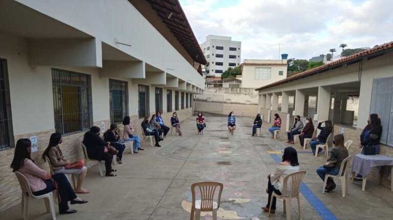 Escolas estaduais começam a receber professores para o retorno seguro das aulas presenciais