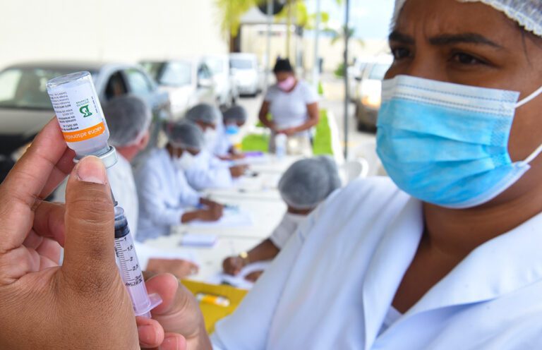 Vacinação contra Covid-19 nesta segunda (14) em Ituiutaba seguirá para grupos prioritários