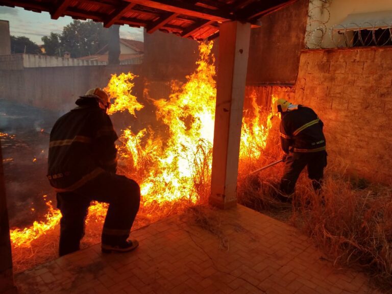 Intervenção do CBMMG evita incêndio em residência no Centro de Ituiutaba