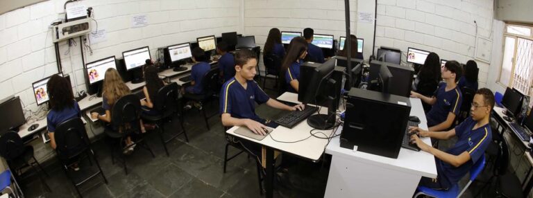 Educação anuncia renovação do parque tecnológico das escolas do Estado