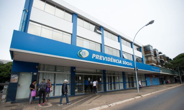 Benefícios e contribuições previdenciárias sofrem reajuste