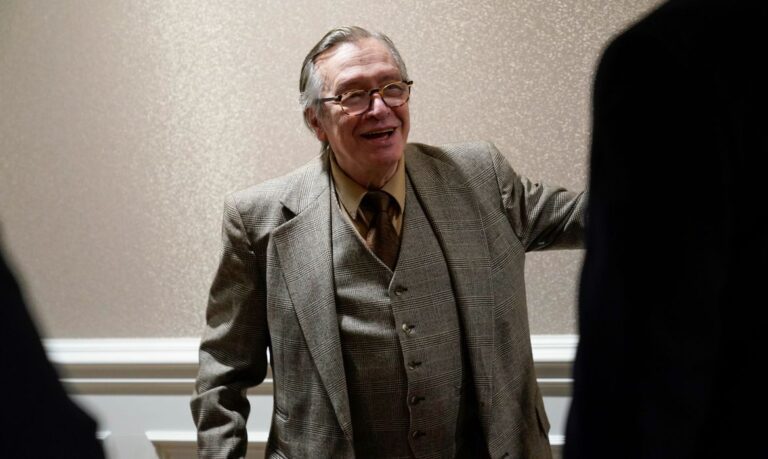 Filósofo Olavo de Carvalho morre aos 74 anos