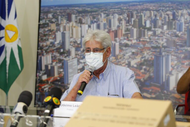 83% dos internados pela Covid-19 em Uberlândia não são vacinados, afirma Odelmo Leão