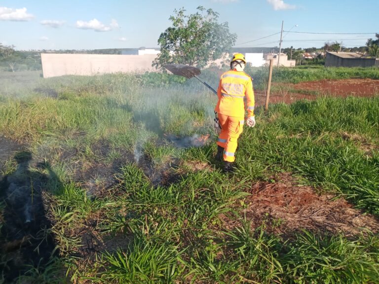Bombeiros combatem incêndio no Drummond e corporação alerta comunidade