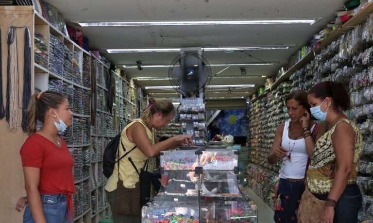 Uso de máscaras em ambientes é recomendado por especialistas