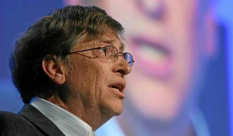 Bill Gates diz que celulares estão morrendo e serão substituídos por tatuagens eletrônicas