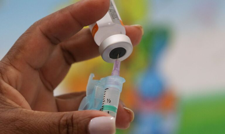 Pesquisa atribui a vacinas proteção contra reinfecções de Covid-19