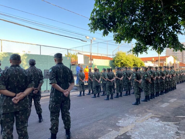 TG 11-002 realiza formatura em comemoração ao Dia do Exército