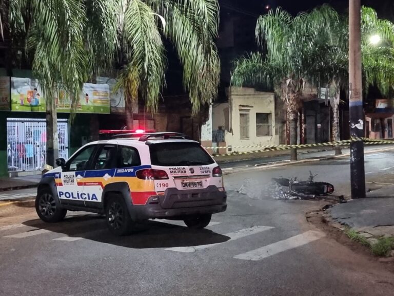 Motociclista de 36 anos morre ao colidir contra poste no Centro de Ituiutaba