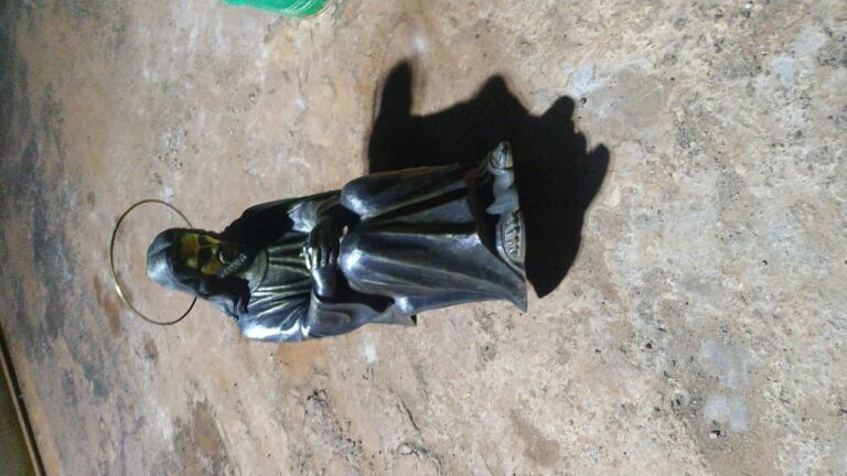 Criminosos rendem vigilante de cemitério em Ituiutaba para praticar roubo e vandalismo  