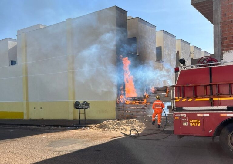 CBMMG combate incêndio criminoso em construção abandonada no Bairro Universitário