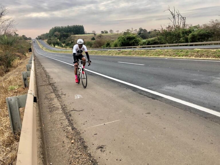 Jesuilson pedala Mil KM em troca de doações de alimentos para famílias carentes