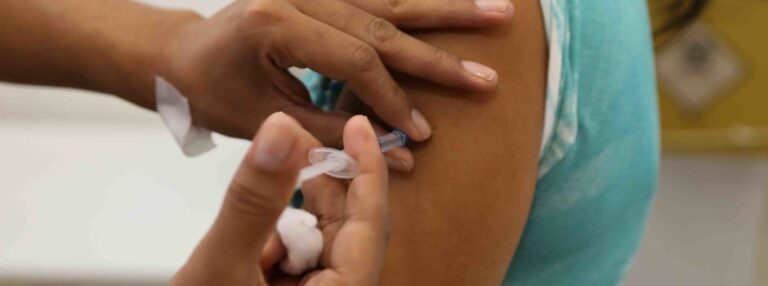 Começa nesta quinta (03/11) a vacinação ampliada contra meningite no estado