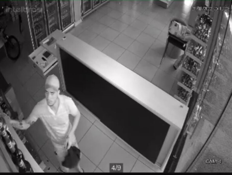 Ladrão arromba e furta conveniência no Centro de Ituiutaba
