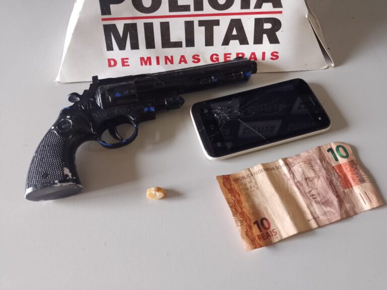 PM prende homem com simulacro de arma de fogo no Centro de Ituiutaba