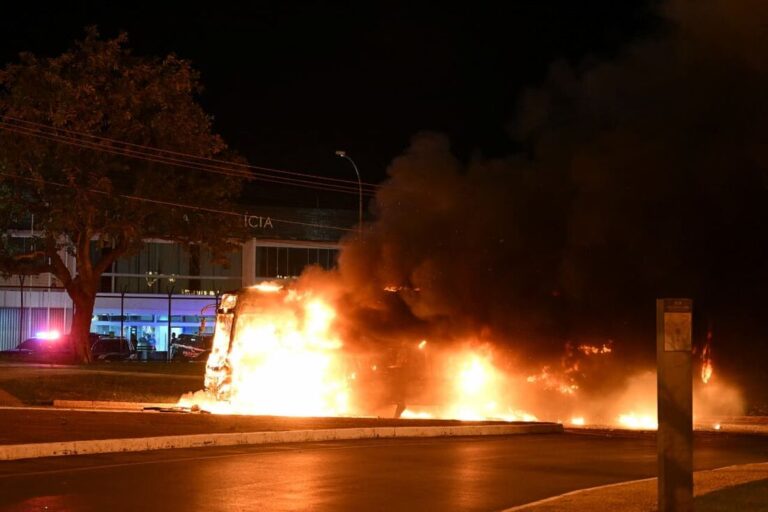 Brasília tem noite com clima de guerra a 20 dias da posse de lula