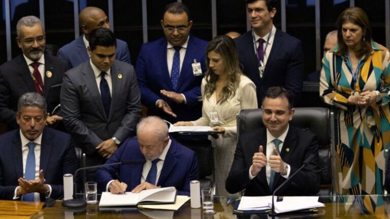 Lula toma posse como 39°presidente do Brasil