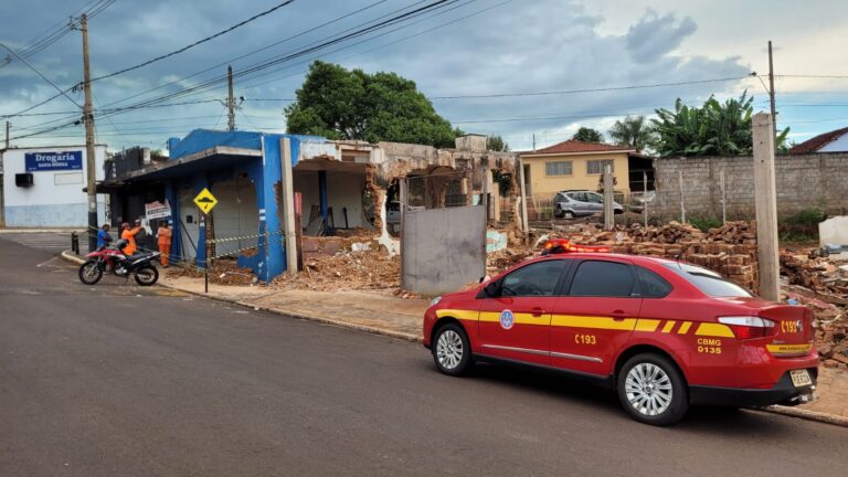CBMMG interdita obra com risco de desabamento no Bairro Platina, em Ituiutaba