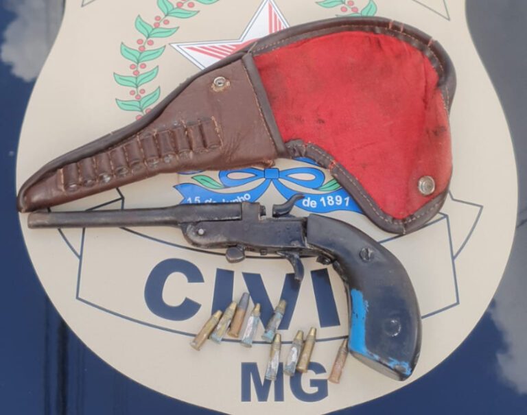 Falso escrivão de polícia que ameaçava a ex é preso em Ituiutaba por posse de arma