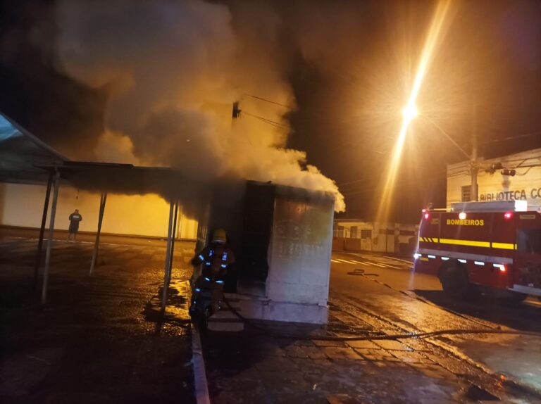 Lanchinho da Praça 13 de Maio pega fogo