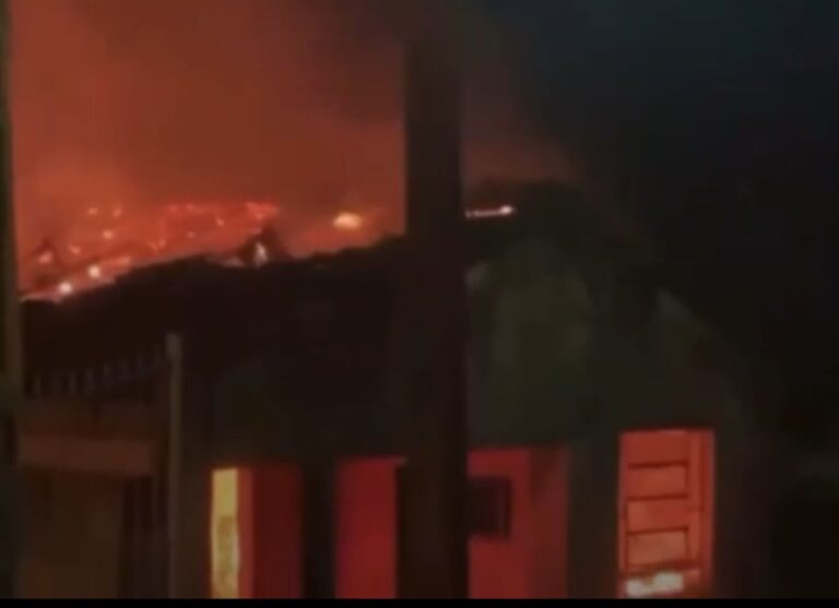CBMMG combate suposto incêndio criminoso em casa no Bairro Nova Ituiutaba 4