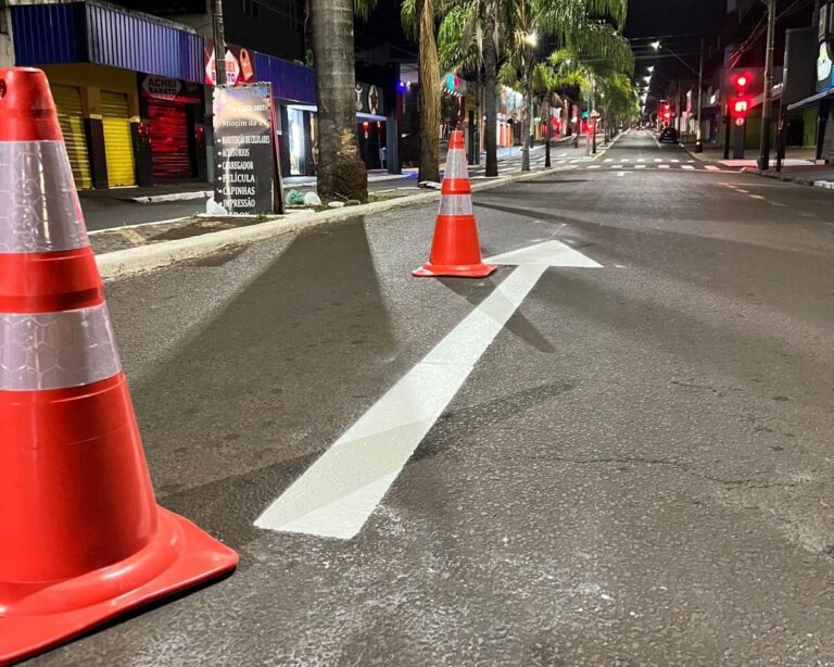 Fica proibido fazer conversão à esquerda na Avenida 17, no Centro de Ituiutaba