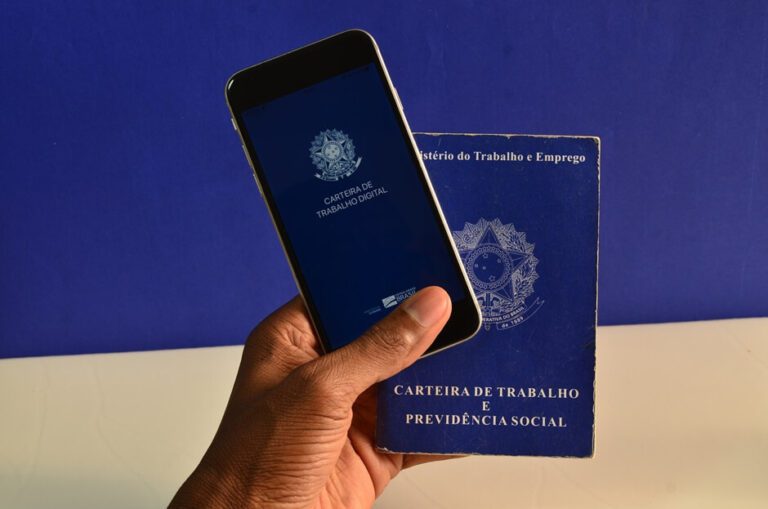 Prazo para saque do abono salarial de 2025 termina nesta segunda-feira