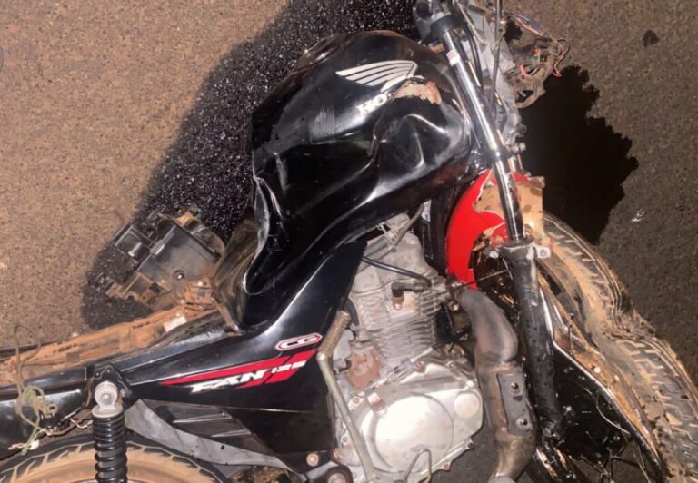 Motociclista morre ao bater de frente com carro na BR-365, em Santa Vitória