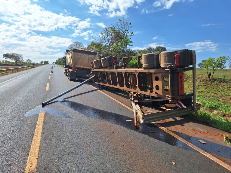 Caçamba de caminhão supostamente desprendeu e causou acidente na BR-365, em Gurinhatã